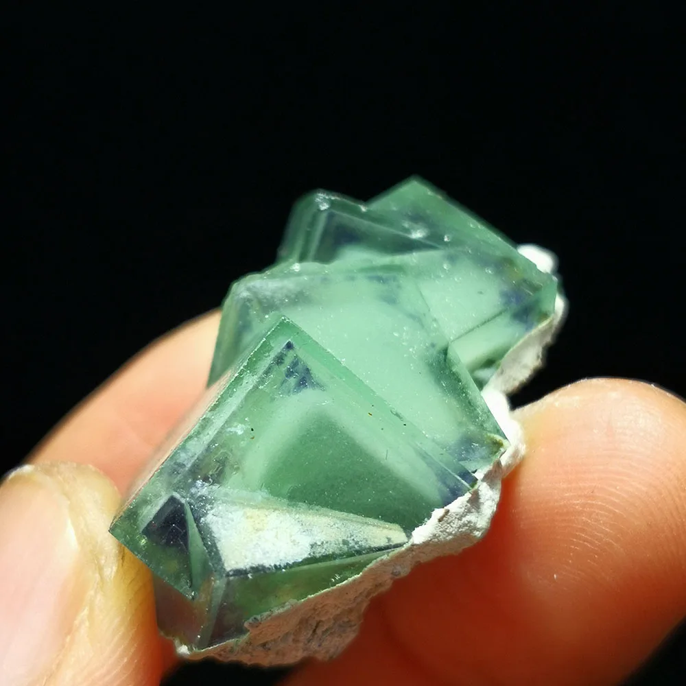 14g B1-3 High-Quality Rare Green Fluorite Natural Stone Mineral Quartz Crystal Specimen From Inner Mongolia Free Shipping
14g B1-3 High-Quality Rare Green Fluorite Natural Stone Mineral Quartz Crystal Specimen From Inner Mongolia Free Shipping