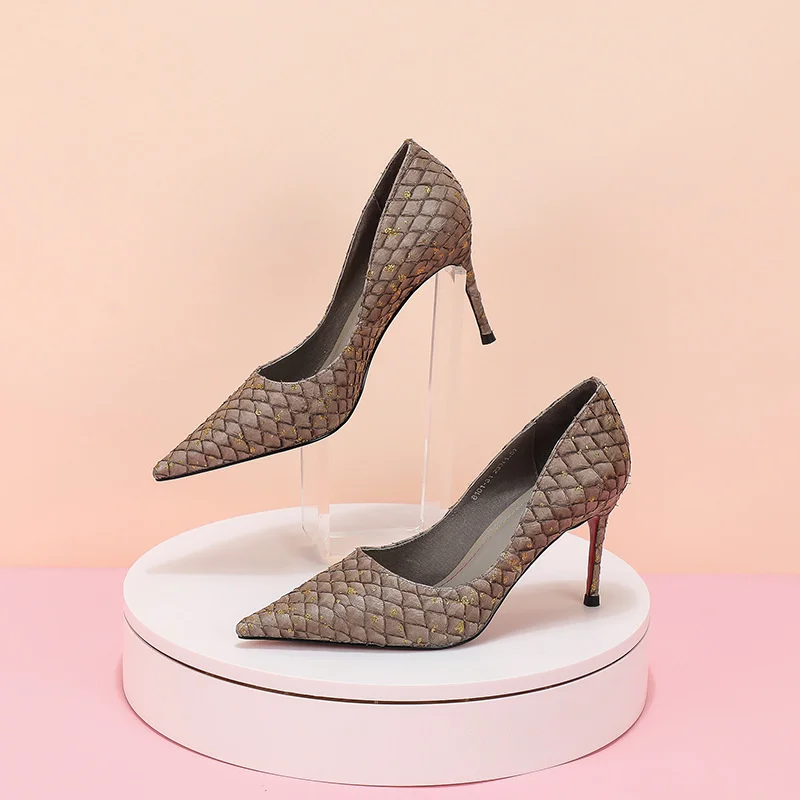 spring and autumn single shoes women's low top Princess pointed real fish skin high heel sleeve fashion women
spring and autumn single shoes women's low top Princess pointed real fish skin high heel sleeve fashion women