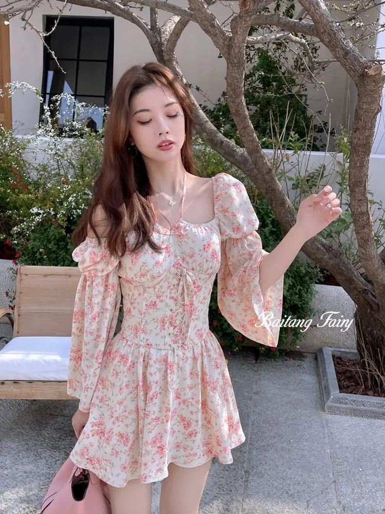 Design Elegant Floral Dress Women Casual Chiffon Vintage Mini Dress Y2k Female Beach Party One Piece Dress Korean 2021 Summer
Design Elegant Floral Dress Women Casual Chiffon Vintage Mini Dress Y2k Female Beach Party One Piece Dress Korean 2021 Summer