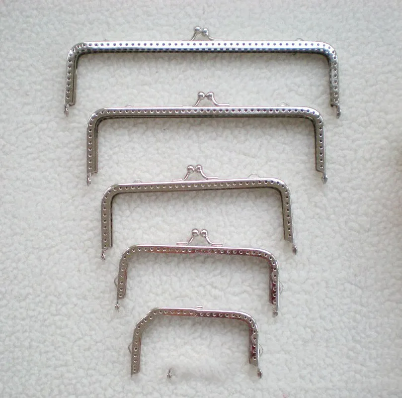 20PCS Craft Making Plating Sewing Lock Metal Handle Kiss Clasp Accessories Cluth DIY Handbag Durable Bags Purse Frame for Wallet 
20PCS Craft Making Plating Sewing Lock Metal Handle Kiss Clasp Accessories Cluth DIY Handbag Durable Bags Purse Frame for Wallet