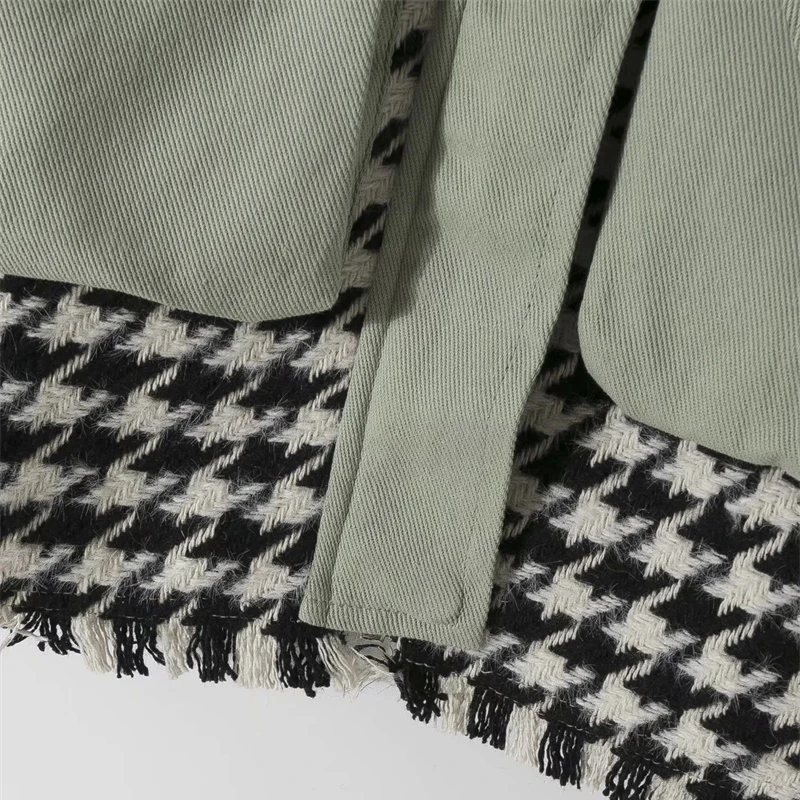 2021 Women's Round Neck Thick Loose New Fashion Color Matching Geometric Strip Knitted Long Sleeve Sweater Chic Streetwear
2021 Women's Round Neck Thick Loose New Fashion Color Matching Geometric Strip Knitted Long Sleeve Sweater Chic Streetwear