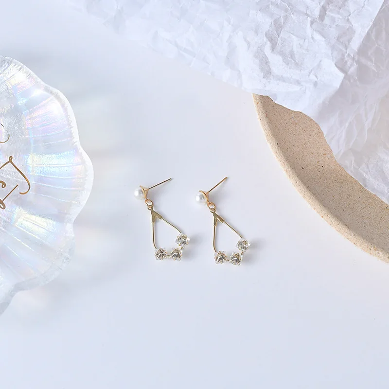 Classic Fashion Temperament Simple And Versatile Women's Wedding Party Valentine's Day Gift Jewelry Earrings Earrings Wholesale
Classic Fashion Temperament Simple And Versatile Women's Wedding Party Valentine's Day Gift Jewelry Earrings Earrings Wholesale