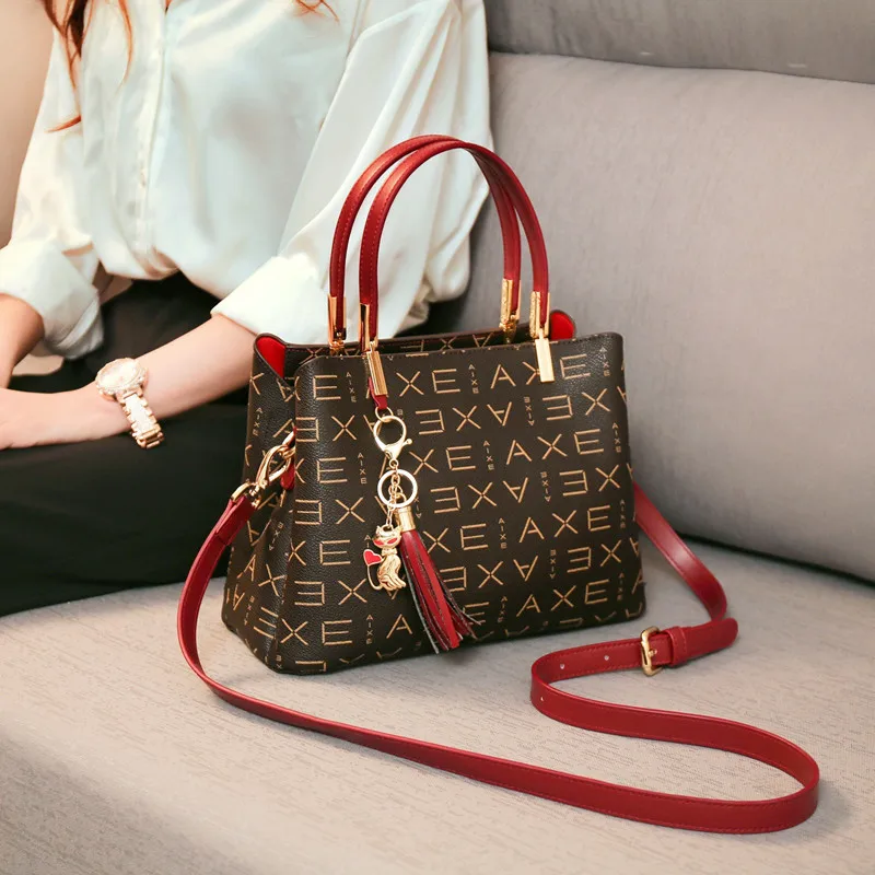100% Genuine Leather Handbags 2021 New Letter Printing Retro Tote Bag All-match Shoulder Messenger Bag Top Quality Luxury Brand
100% Genuine Leather Handbags 2021 New Letter Printing Retro Tote Bag All-match Shoulder Messenger Bag Top Quality Luxury Brand
