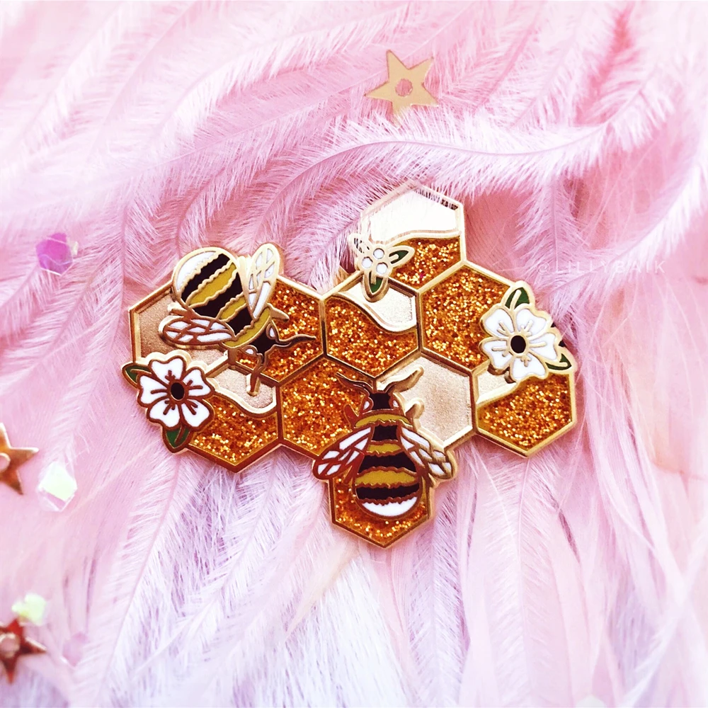 Glitter Pretty Honeycomb Hard Enamel Pin Diligent Bee Pick Honey Golden Brooch Medal Cartoon Fashion Plant Flower Pins Jewelry
Glitter Pretty Honeycomb Hard Enamel Pin Diligent Bee Pick Honey Golden Brooch Medal Cartoon Fashion Plant Flower Pins Jewelry