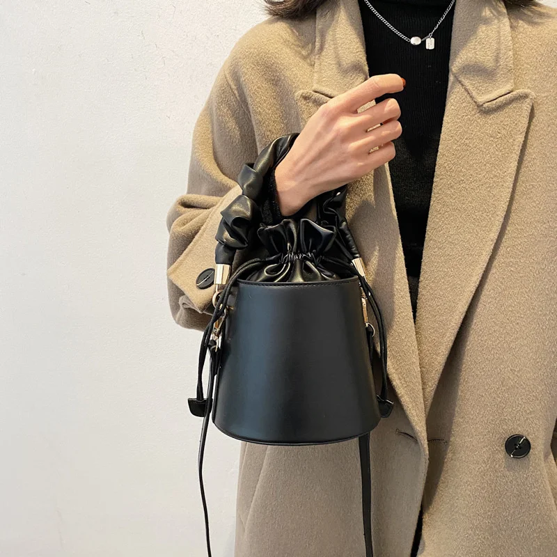 Brand Designer PU Leather Women's Handbag Retro Simple Crossbody Bag Small Pillow Tote
Brand Designer PU Leather Women's Handbag Retro Simple Crossbody Bag Small Pillow Tote