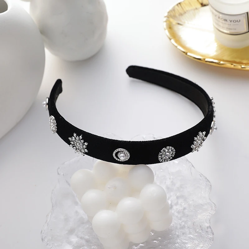 Retro Bling Rhinestones Snowflake Hair Hoop Hair Accessories Temperament Black Velvet Bowknot Wide Brimmed Hair Band for Women
Retro Bling Rhinestones Snowflake Hair Hoop Hair Accessories Temperament Black Velvet Bowknot Wide Brimmed Hair Band for Women