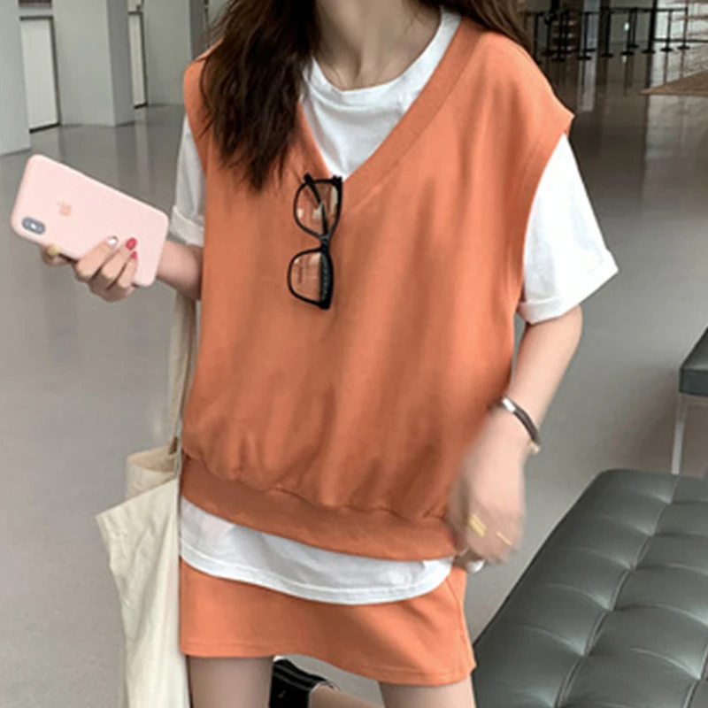 V-neck Loose Bandage Short Skirt Sets Woman's Korea Two-piece Suit Sleeveless T-shirts Women Fashion Solid Skirt Sets Woman 2021
V-neck Loose Bandage Short Skirt Sets Woman's Korea Two-piece Suit Sleeveless T-shirts Women Fashion Solid Skirt Sets Woman 2021