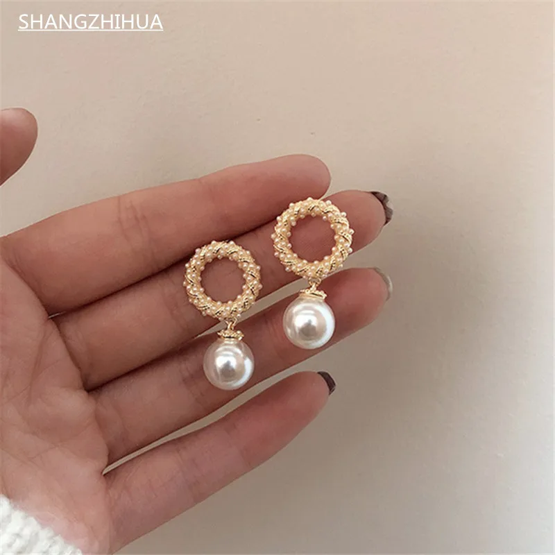 SHANGZHIHUA Korean classic retro baroque luxury pearl pendant earrings for women trend 2021 Christmas party gift accessories
SHANGZHIHUA Korean classic retro baroque luxury pearl pendant earrings for women trend 2021 Christmas party gift accessories