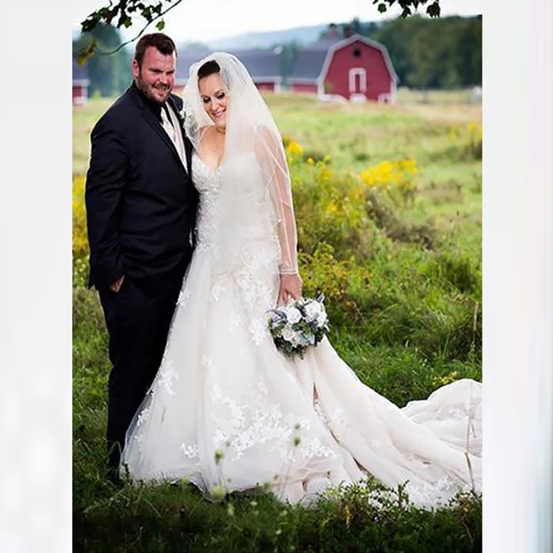 New Arrival Gorgeous A Line White Lace Bridal Wedding Dresses V Neckline with Spaghetti Straps Wedding Gowns for Bride Appliqued 
New Arrival Gorgeous A Line White Lace Bridal Wedding Dresses V Neckline with Spaghetti Straps Wedding Gowns for Bride Appliqued