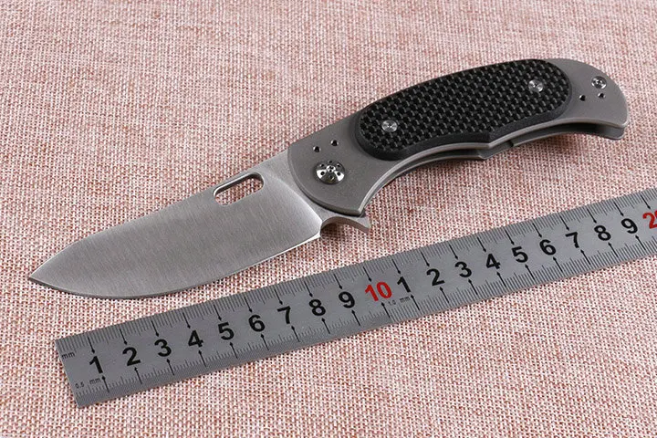 Pocket Survival Knife With D2 Steel High Hardness Carbon Fiber Handle EDC Folding Knife Outdoor Jungle Combat Knife Nylon Cover
Pocket Survival Knife With D2 Steel High Hardness Carbon Fiber Handle EDC Folding Knife Outdoor Jungle Combat Knife Nylon Cover