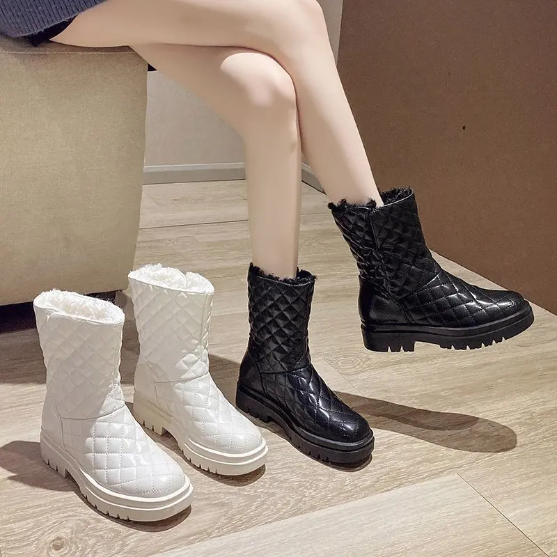 Martin boots women's new winter thick-soled women's boots inner heightening plus velvet warmth in tube snow boots women fashion 
Martin boots women's new winter thick-soled women's boots inner heightening plus velvet warmth in tube snow boots women fashion