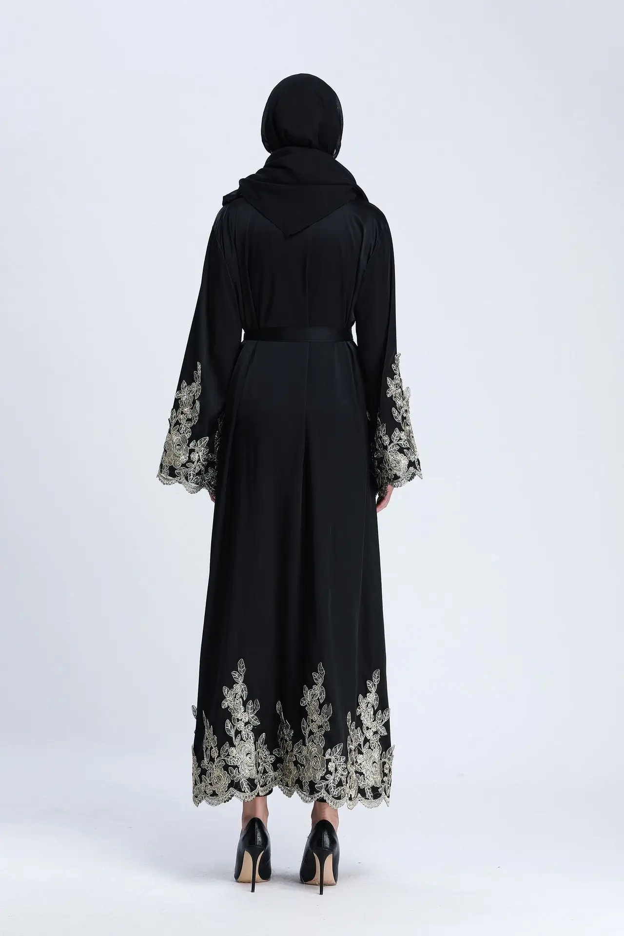 2021 Summer New Middle East Arab Dubai Muslin Gold Silk Embroidery Lace Cardigan Robe Abaya Dress Muslim Fashion Woman Abaya
2021 Summer New Middle East Arab Dubai Muslin Gold Silk Embroidery Lace Cardigan Robe Abaya Dress Muslim Fashion Woman Abaya