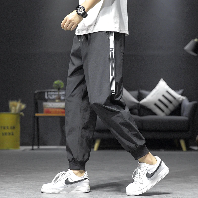 Men's elastic waist design harem pants men's streetwear punk hip-hop casual pants jogger men trend thin section beam pants
Men's elastic waist design harem pants men's streetwear punk hip-hop casual pants jogger men trend thin section beam pants