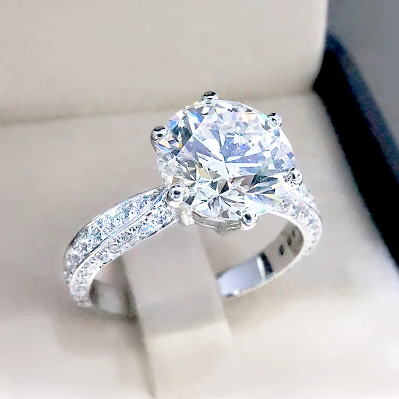 Huitan Classic 6 Claws Cubic Zirconia Rings for Women Brilliant CZ Stone Timeless Style Wedding Engagement Band Jewelry Hot Sale
Huitan Classic 6 Claws Cubic Zirconia Rings for Women Brilliant CZ Stone Timeless Style Wedding Engagement Band Jewelry Hot Sale