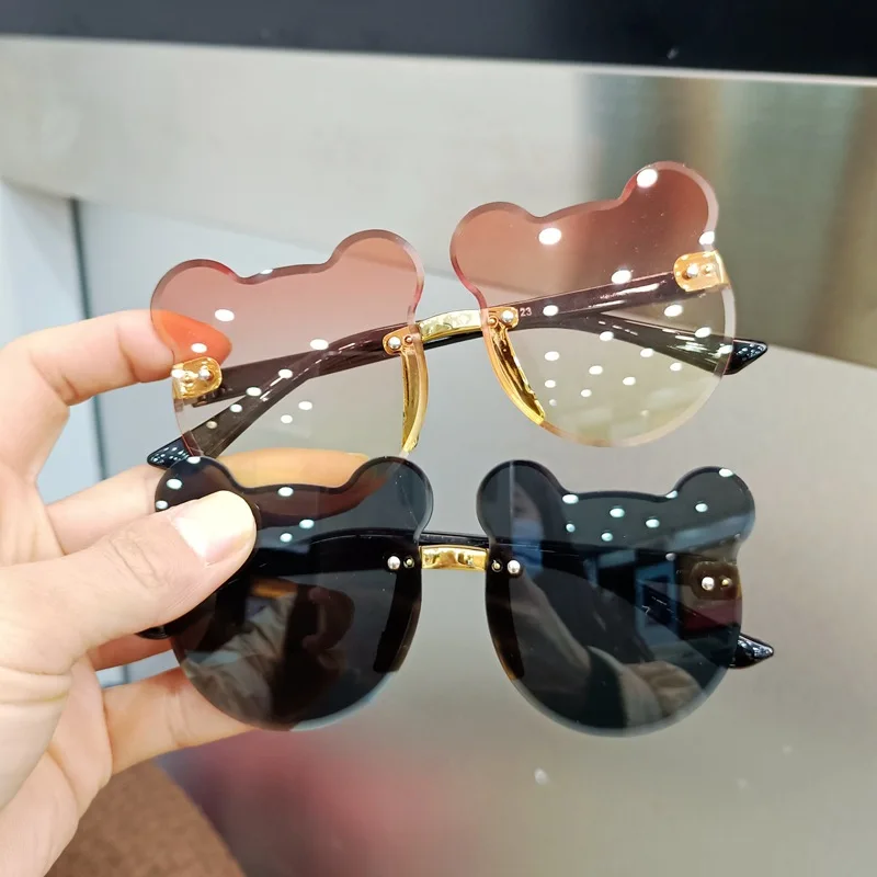 New Cute Bear Children's Sunglasses Anti-glare Anti-radiation Children's Sunglasses Cartoon Gradient Fashion Baby Sunglasses
New Cute Bear Children's Sunglasses Anti-glare Anti-radiation Children's Sunglasses Cartoon Gradient Fashion Baby Sunglasses