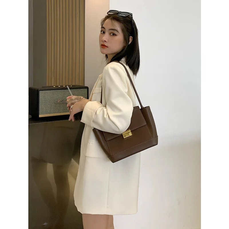 2020 new fBag handbags fashion messenger shoulder bag niche design wings bag temperament underarm bag handbag women
2020 new fBag handbags fashion messenger shoulder bag niche design wings bag temperament underarm bag handbag women