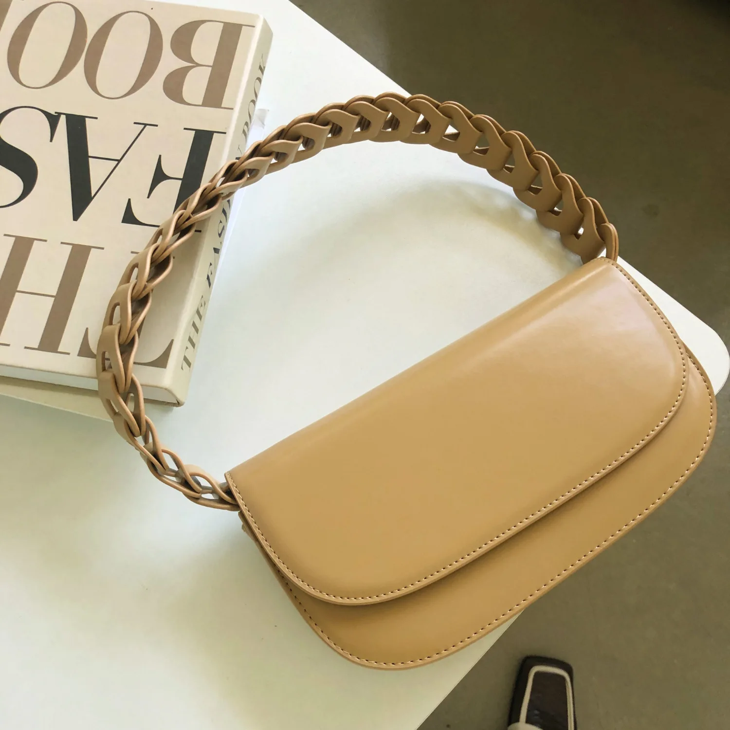 Fashion Genuine Leather Baguette Bag Underarm Bag High Quality Crossbody Women Shoulder Bag
Fashion Genuine Leather Baguette Bag Underarm Bag High Quality Crossbody Women Shoulder Bag