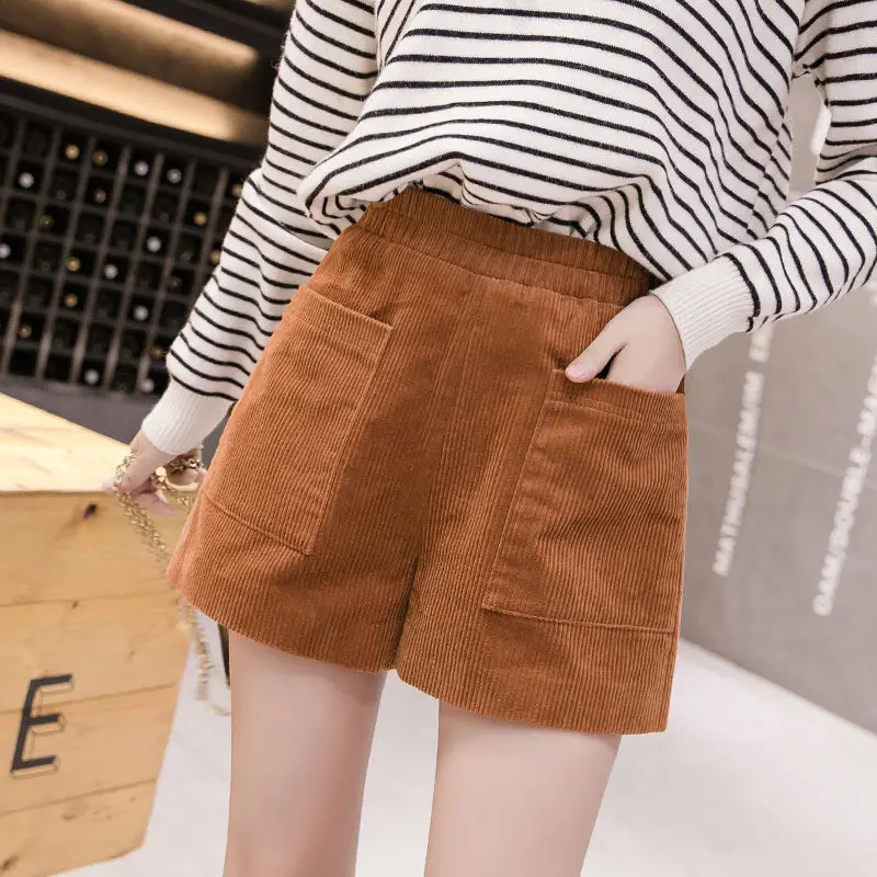 Autumn Winter Woman Corduroy Shorts Female High Quality Casual Pleated Thicken Short Pant Ladies Solid Color Wide Leg Short A29
Autumn Winter Woman Corduroy Shorts Female High Quality Casual Pleated Thicken Short Pant Ladies Solid Color Wide Leg Short A29