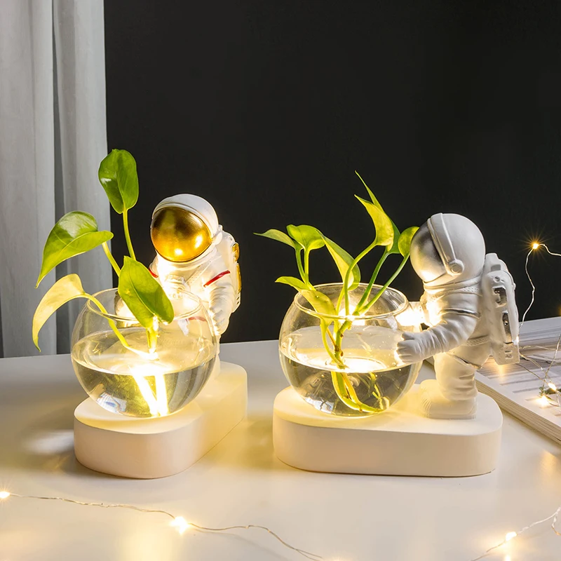 Creative Glass Vase Resin Astronaut Diver Ornaments Flower Vases Hydroponics Desktop Decor Flowers LED Light Pluggable Battery
Creative Glass Vase Resin Astronaut Diver Ornaments Flower Vases Hydroponics Desktop Decor Flowers LED Light Pluggable Battery