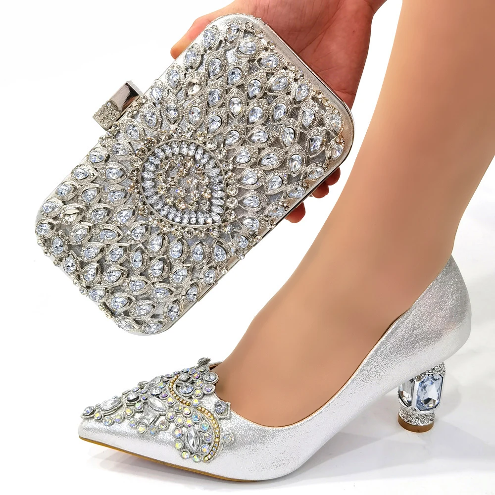 Doershow New Arrival Shoes and Bag Set African Sets 2022 silver Nigerian Women Shoes and Matching Bags Set for wedding! HAS1-7
Doershow New Arrival Shoes and Bag Set African Sets 2022 silver Nigerian Women Shoes and Matching Bags Set for wedding! HAS1-7