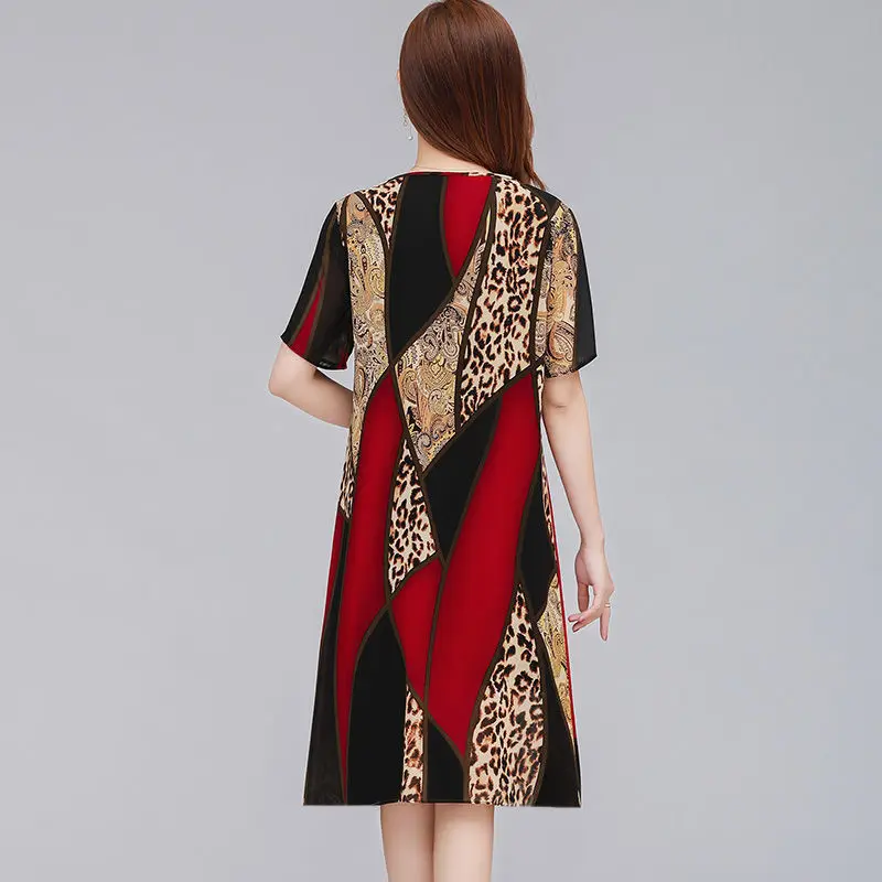 Breathable Ice Silk Dress Women's 2021 Spring and Summer New Dress Loose Skinny Fashion Leopard Silk Ice Silk Dress
Breathable Ice Silk Dress Women's 2021 Spring and Summer New Dress Loose Skinny Fashion Leopard Silk Ice Silk Dress