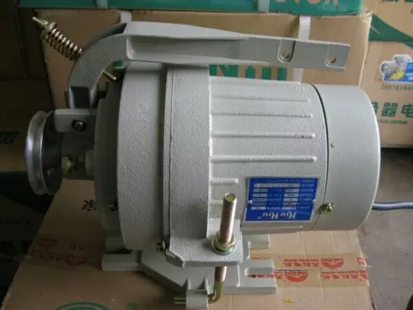 Industrial sewing machine clutch motor / needle car motor copper wire 250W 400W 550W single phase 220V motor
Industrial sewing machine clutch motor / needle car motor copper wire 250W 400W 550W single phase 220V motor
