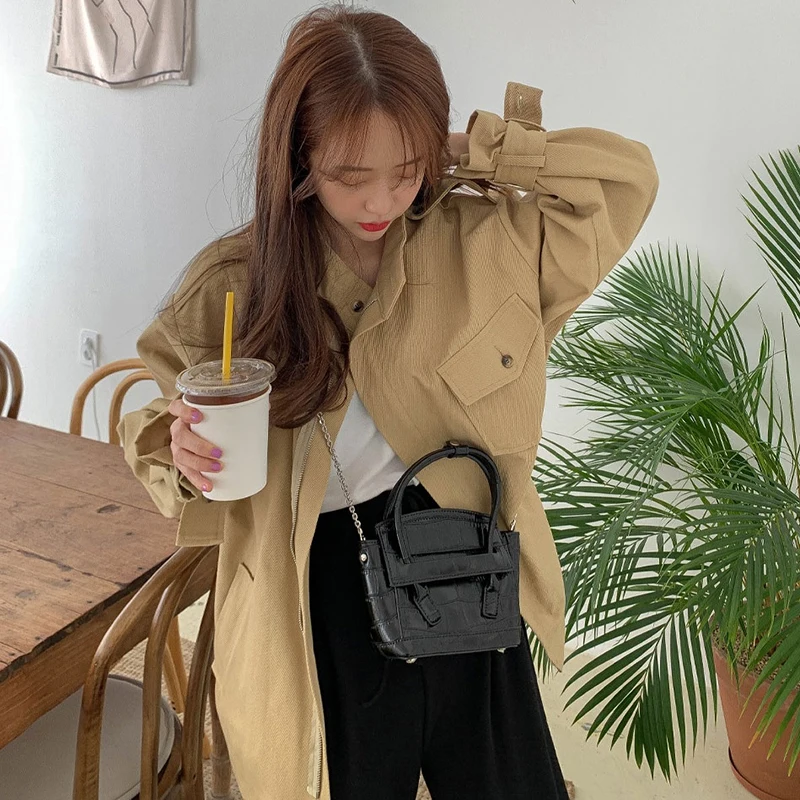 Autumn Casual Coats For Women 2020 Fashion Puff Sleeve Loose Chic Streetwear Short Coat Retro Lapel Pocket Jacket With Belt
Autumn Casual Coats For Women 2020 Fashion Puff Sleeve Loose Chic Streetwear Short Coat Retro Lapel Pocket Jacket With Belt