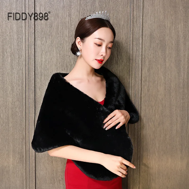 Elegant Black Faux Fur Wraps for Winter Wedding Party Bolero Women Fur Shawl Mariage Bridal Cape Winter veste de soirée femme
Elegant Black Faux Fur Wraps for Winter Wedding Party Bolero Women Fur Shawl Mariage Bridal Cape Winter veste de soirée femme