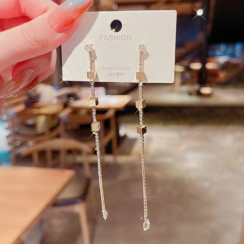 Wholesale New Tassel Long Earrings Diamond Ear Studs Earrings for Women Dropshipping 
Wholesale New Tassel Long Earrings Diamond Ear Studs Earrings for Women Dropshipping