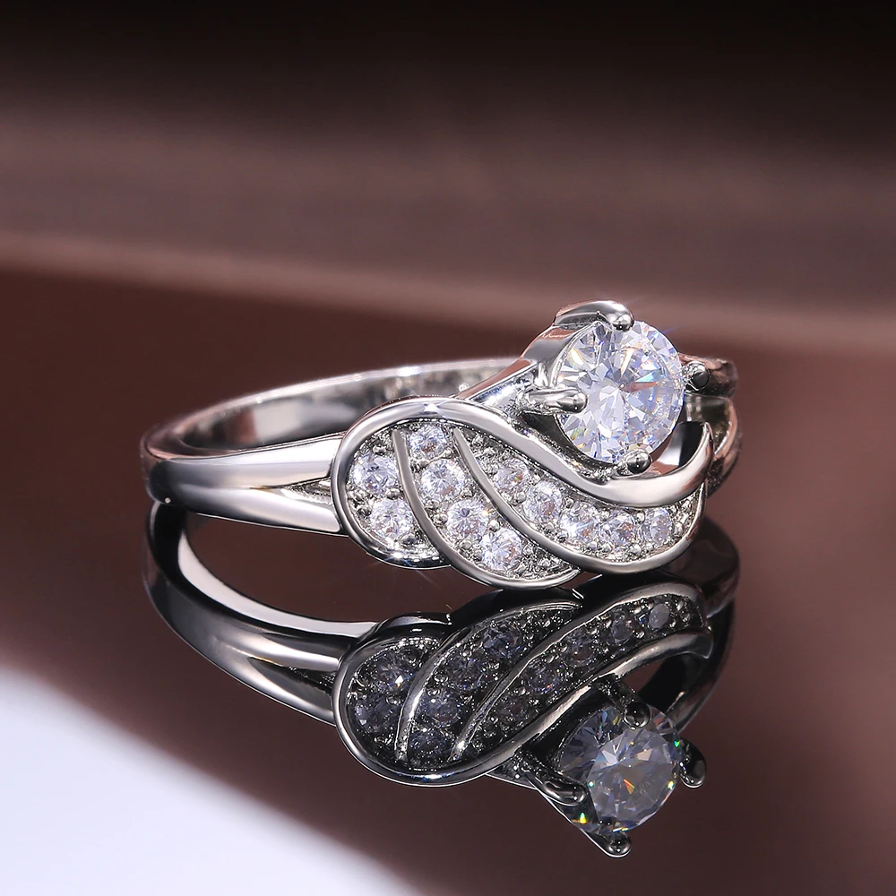 Huitan High Quality Women Jewelry Romantic Feather Shape Finger Ring with Dazzling Cubic Zirconia Wedding Ceremony Party Rings 
Huitan High Quality Women Jewelry Romantic Feather Shape Finger Ring with Dazzling Cubic Zirconia Wedding Ceremony Party Rings