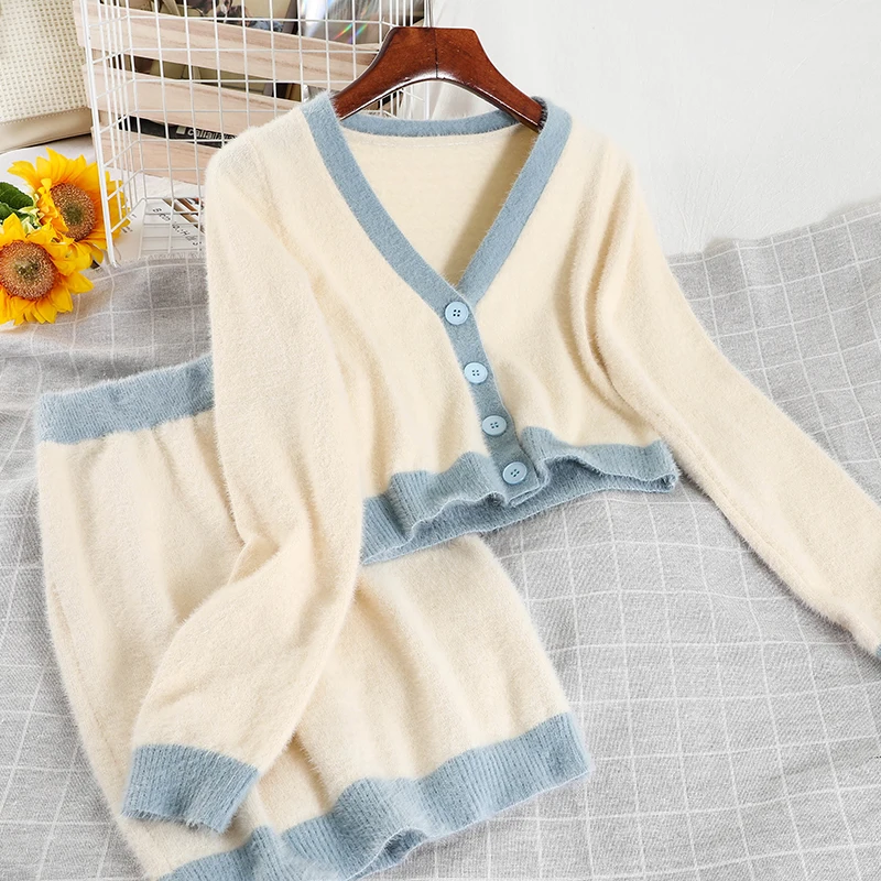 Women's V-necked styling short knitwear and bag hips show thin skirt casual two-piece women's skirt
Women's V-necked styling short knitwear and bag hips show thin skirt casual two-piece women's skirt