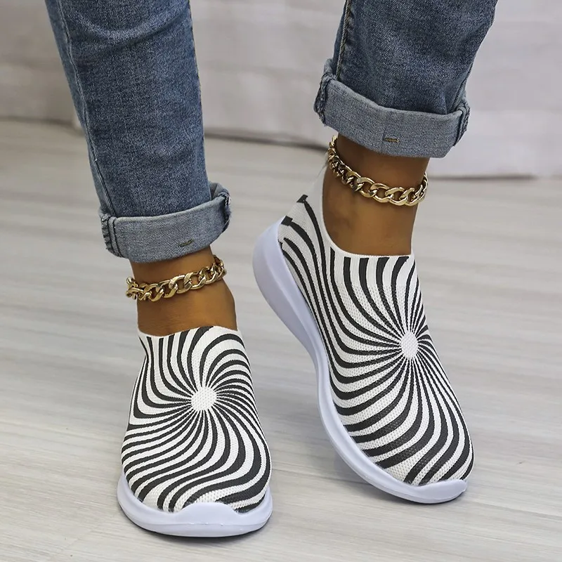 2021 Autumn And Winter New Fashion Flying Woven Flat Casual One-step Sports Black And White Color Matching Women's Shoes
2021 Autumn And Winter New Fashion Flying Woven Flat Casual One-step Sports Black And White Color Matching Women's Shoes