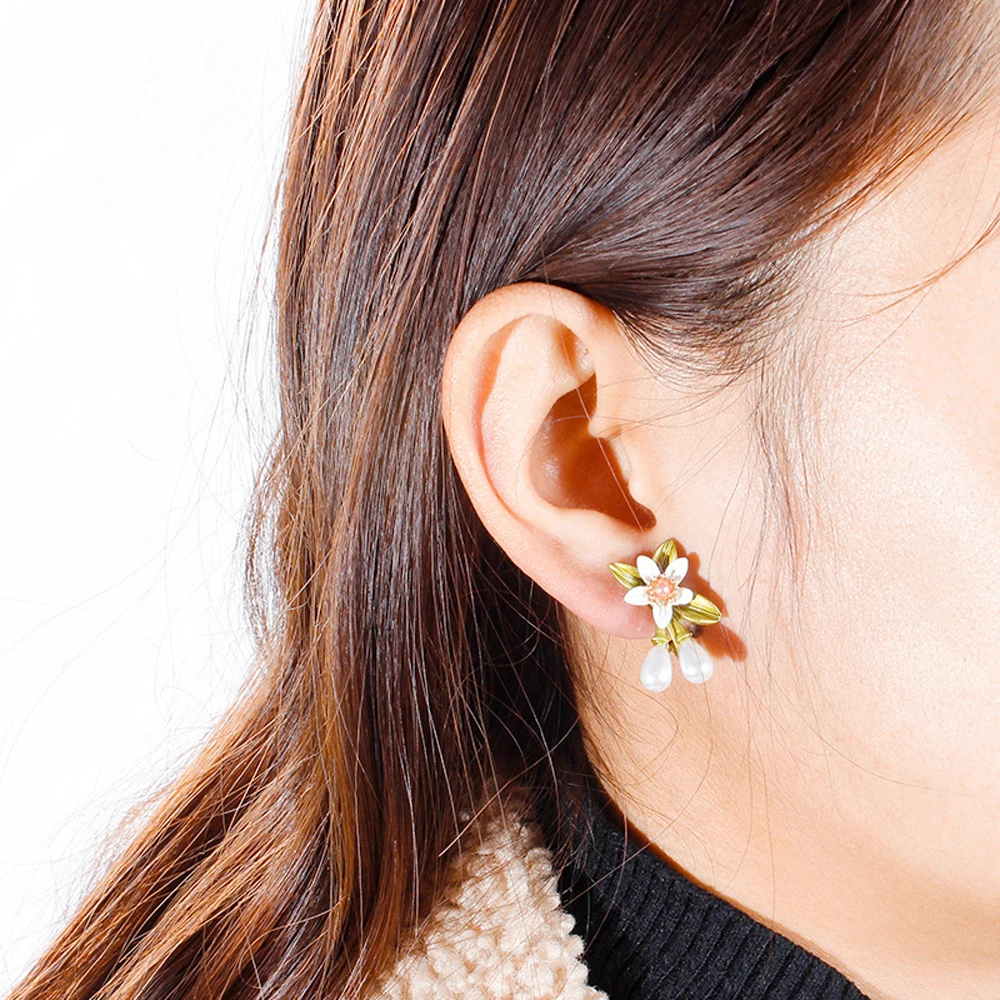 2021Han Edition Earrings Contracted Romantic Tide Creative Design Female Beautiful Flowers Stud Earrings Sell Like Hot Cakes
2021Han Edition Earrings Contracted Romantic Tide Creative Design Female Beautiful Flowers Stud Earrings Sell Like Hot Cakes