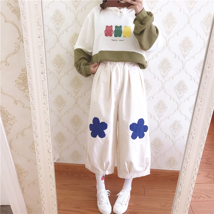Japanese Small Fresh Girl Wide Leg Pants Flowers Embroidery Cropped Pants Bloomers Kroean INS VIntage All-match Student Trousers
Japanese Small Fresh Girl Wide Leg Pants Flowers Embroidery Cropped Pants Bloomers Kroean INS VIntage All-match Student Trousers