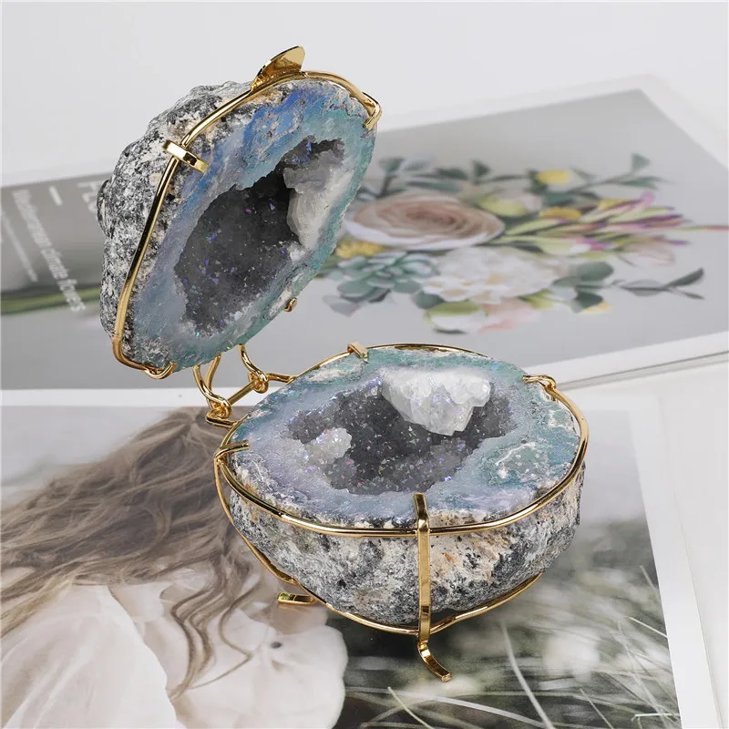 Chinese Natural Crystal Mineral Ore Agate Geode Cornucopia Electroplating AB Color Home Decor Ornaments For Feng Shui Luck Reiki
Chinese Natural Crystal Mineral Ore Agate Geode Cornucopia Electroplating AB Color Home Decor Ornaments For Feng Shui Luck Reiki