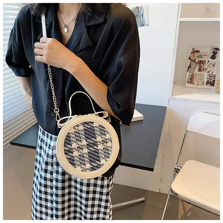 2021 High Quality Small Round Handbags Women Fashion Woven Shoulder Messenger Purses Ins Trendy Chains Causal Leisure Tote Sac 
2021 High Quality Small Round Handbags Women Fashion Woven Shoulder Messenger Purses Ins Trendy Chains Causal Leisure Tote Sac
