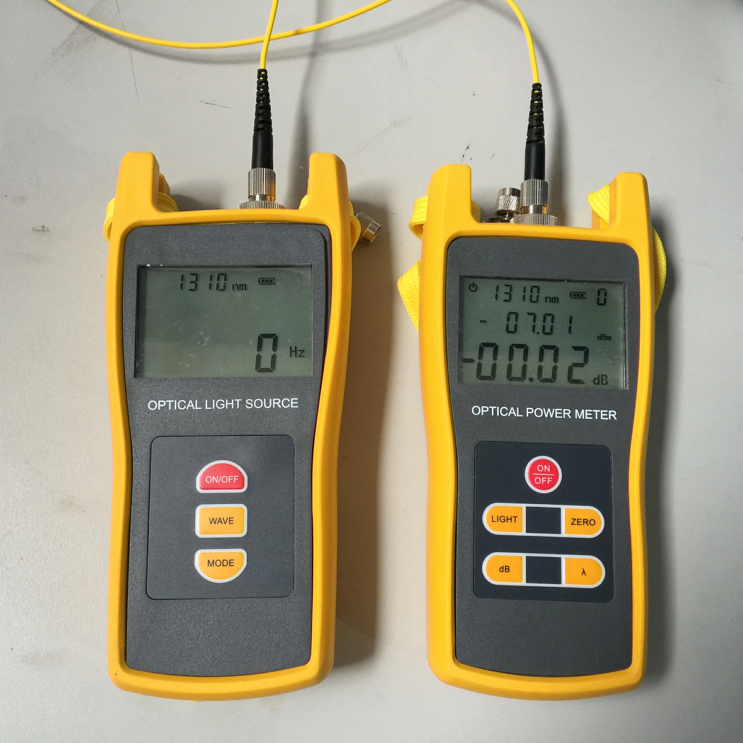850 1300 1310 1550nm Single Mode multimode fiber optic handheld laser source with FC Adapter
850 1300 1310 1550nm Single Mode multimode fiber optic handheld laser source with FC Adapter
