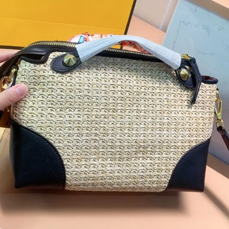 2021 new straw woven bag handbag woman bag fashion all-match shoulder bag messenger bag 176213 
2021 new straw woven bag handbag woman bag fashion all-match shoulder bag messenger bag 176213