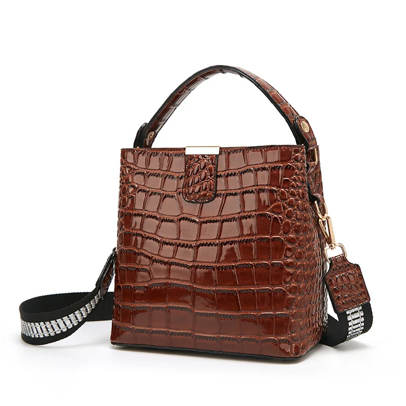 Female bag 2021 new summer patent leather crocodile pattern female handbag female shoulder messenger bag fashion bucket lady bag
Female bag 2021 new summer patent leather crocodile pattern female handbag female shoulder messenger bag fashion bucket lady bag