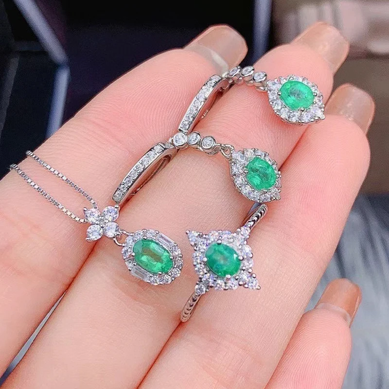 MeiBaPJ Natural Emerald Flower Jewelry Set 925 Sterling Silver Necklace Earrings Ring 3-Pieces Suit Fine Jewelry for Women
MeiBaPJ Natural Emerald Flower Jewelry Set 925 Sterling Silver Necklace Earrings Ring 3-Pieces Suit Fine Jewelry for Women