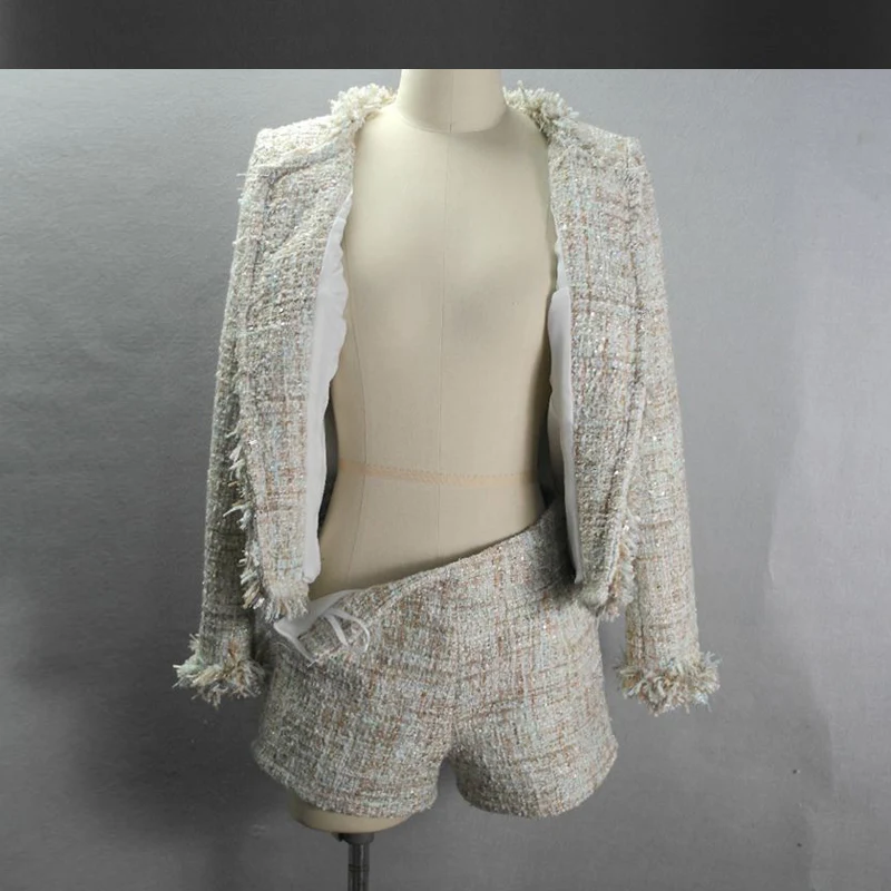 Beige tweed plaid shorts autumn / winter women shorts new ladies fashion Slim boots shorts
Beige tweed plaid shorts autumn / winter women shorts new ladies fashion Slim boots shorts