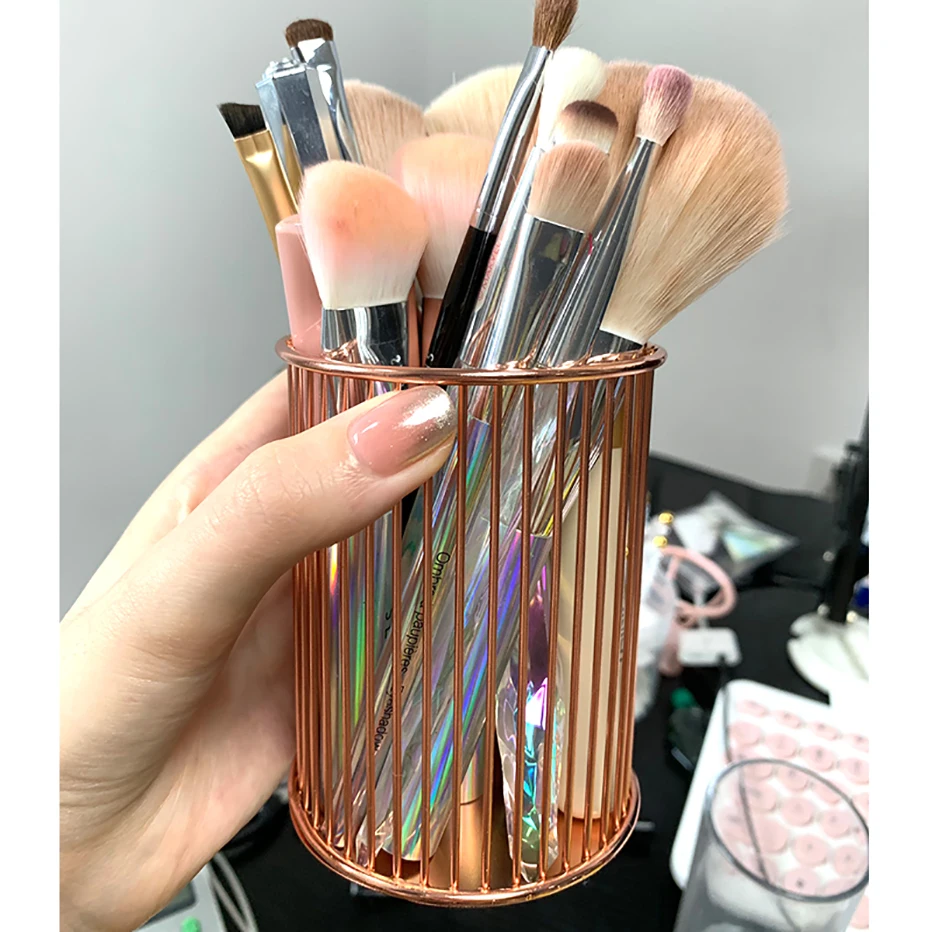 Metal Hollowing Makeup Brush Holder Cosmetic Tools Storage Pencil Pen Cup Bathroom Makeup Organizer Accessories 
Metal Hollowing Makeup Brush Holder Cosmetic Tools Storage Pencil Pen Cup Bathroom Makeup Organizer Accessories