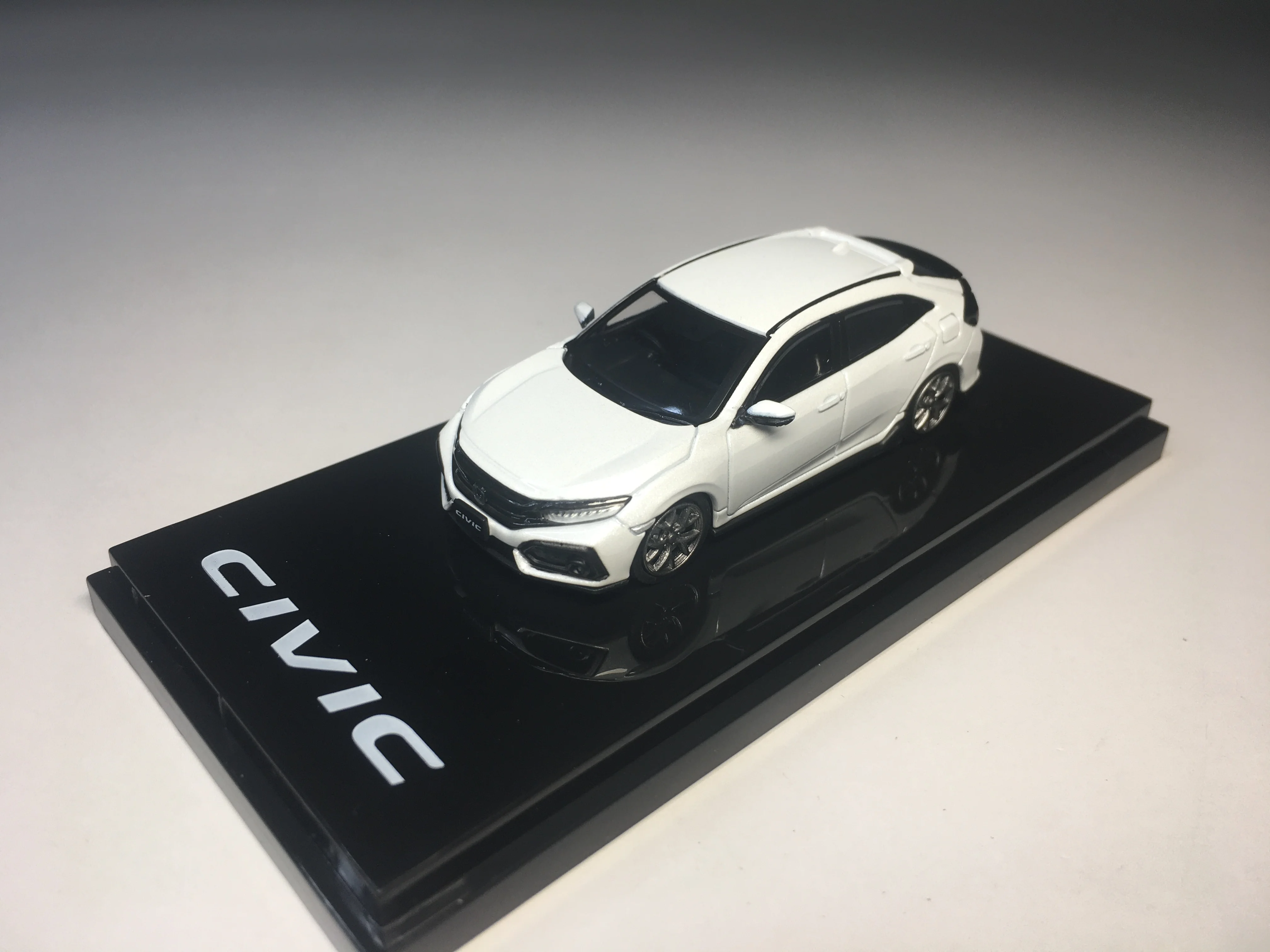 Hobby Japan 1/64 Honda Civic Hatchback FK7 HJ641018BW Die Cast Model Car Collection Limited
Hobby Japan 1/64 Honda Civic Hatchback FK7 HJ641018BW Die Cast Model Car Collection Limited