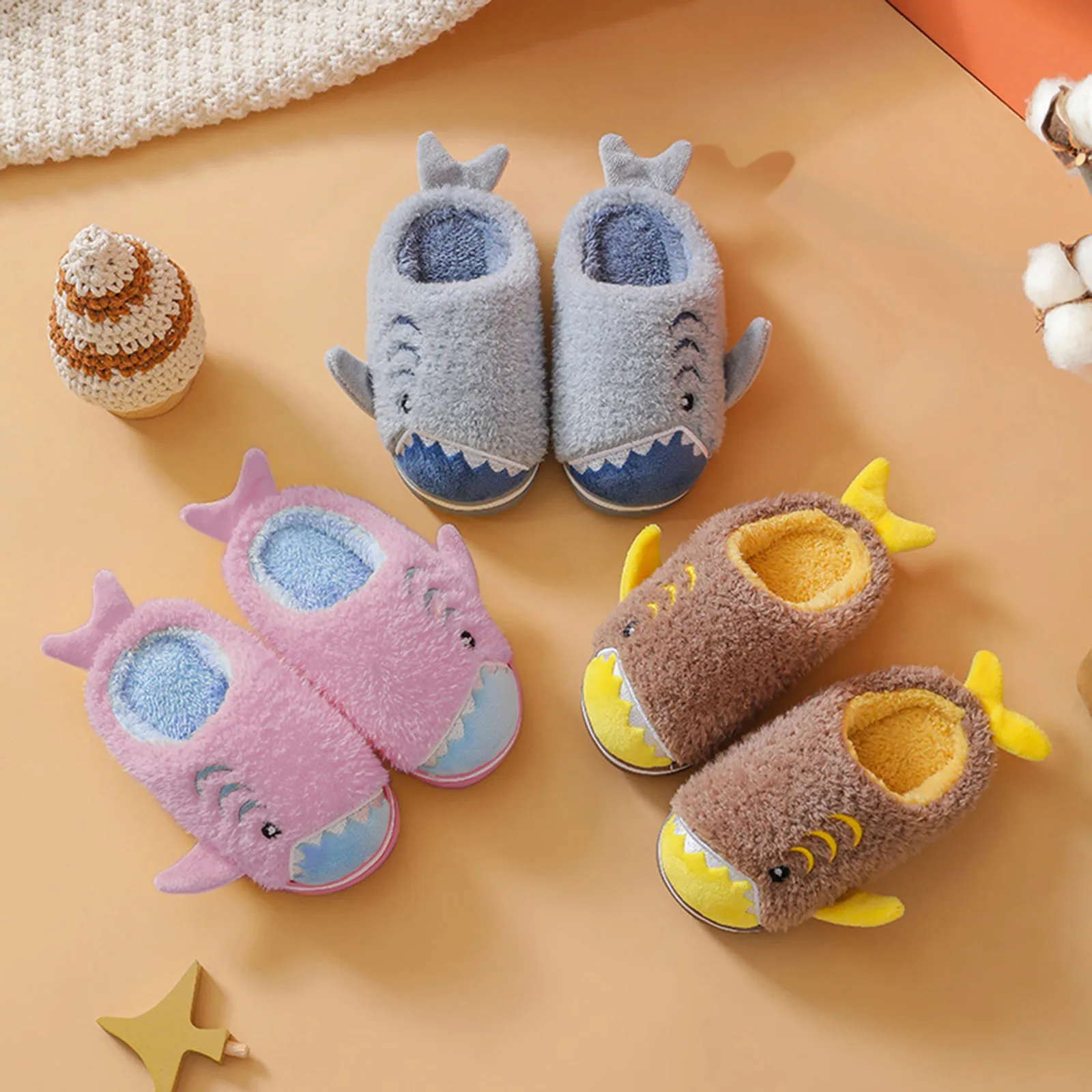 Winter Kids Plush Slippers Children Boys Girls Cartoon Sharks Plush Shoes Indoor Home Warm Cotton Slippers Fuzzy Warm Pantuflas 
Winter Kids Plush Slippers Children Boys Girls Cartoon Sharks Plush Shoes Indoor Home Warm Cotton Slippers Fuzzy Warm Pantuflas