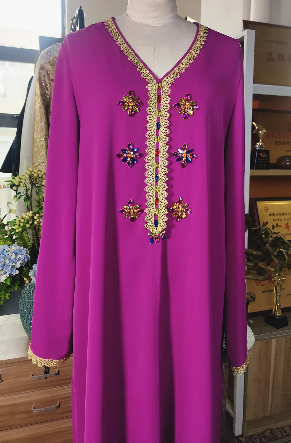 Eid Kaftan Abaya Dubai Muslim Hijab Dress Satin Abayas for Women Turkish Party Dresses Islam Clothing Caftan Robe Djelaba Femme
Eid Kaftan Abaya Dubai Muslim Hijab Dress Satin Abayas for Women Turkish Party Dresses Islam Clothing Caftan Robe Djelaba Femme