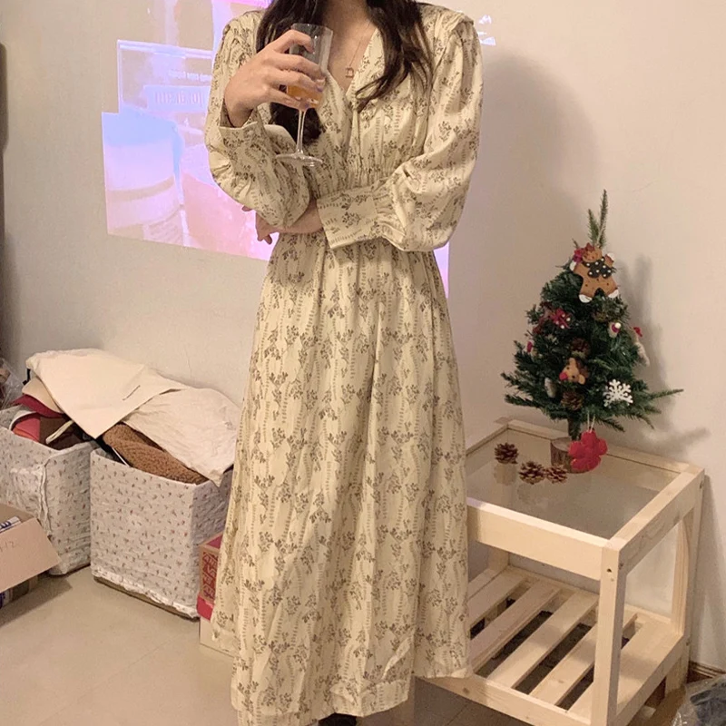 Beige Black Floral Dress V-Neck Women Dresses Summer 2021 Long Sleeve Maxi Chiffon Casual Elegant Vintage Solid Clothing Chic
Beige Black Floral Dress V-Neck Women Dresses Summer 2021 Long Sleeve Maxi Chiffon Casual Elegant Vintage Solid Clothing Chic