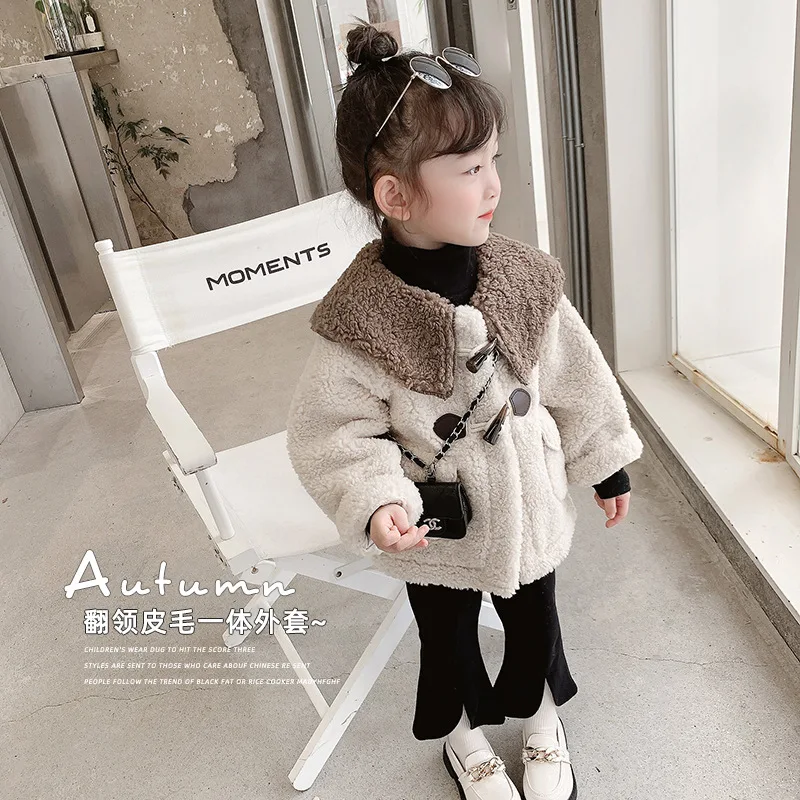 Girls' Plush Coat New Ox Horn Button Top Fur One-piece Lapel Children's Coat Little Girls Clothing Baby Girl Winter Clothes
Girls' Plush Coat New Ox Horn Button Top Fur One-piece Lapel Children's Coat Little Girls Clothing Baby Girl Winter Clothes