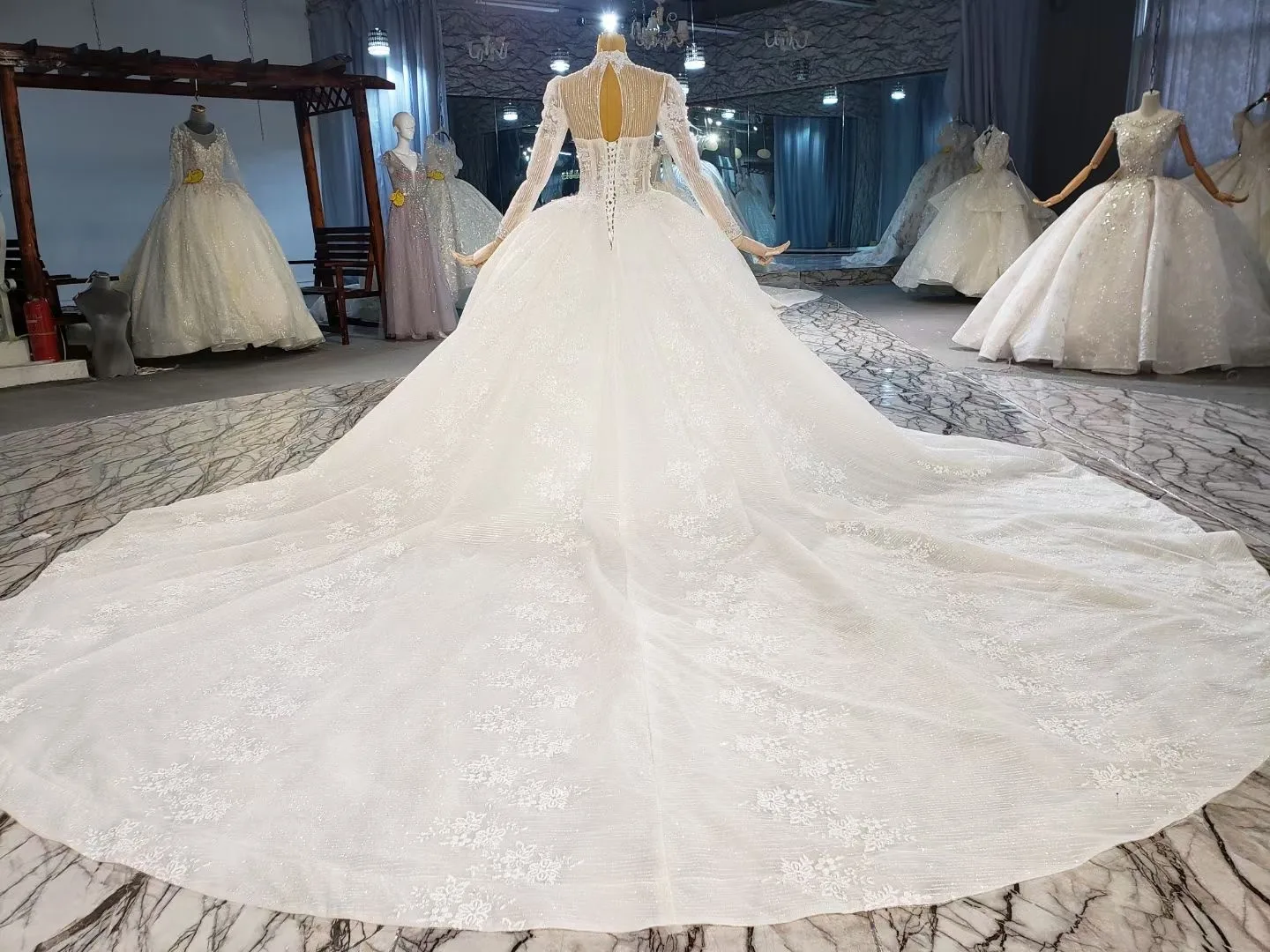 High Neck Princess Ball Gown Wedding Dress 2021 Lace Appliques Long Sleeves Wedding Gowns Plus Size Robe De Mariee
High Neck Princess Ball Gown Wedding Dress 2021 Lace Appliques Long Sleeves Wedding Gowns Plus Size Robe De Mariee