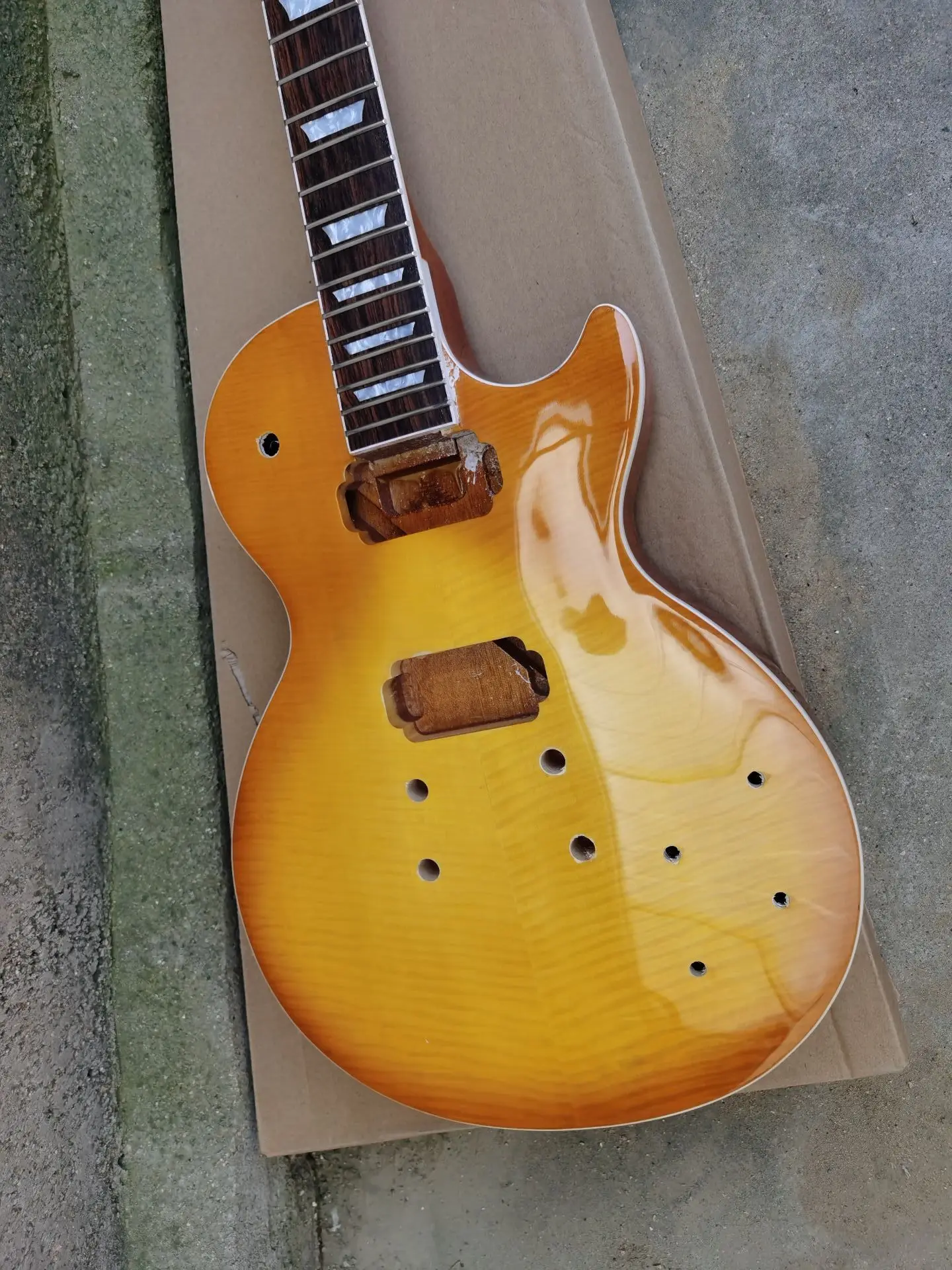 free shipping New High quality China DIY electric guitar Mahogany body standard kit guitar cool guitar
free shipping New High quality China DIY electric guitar Mahogany body standard kit guitar cool guitar