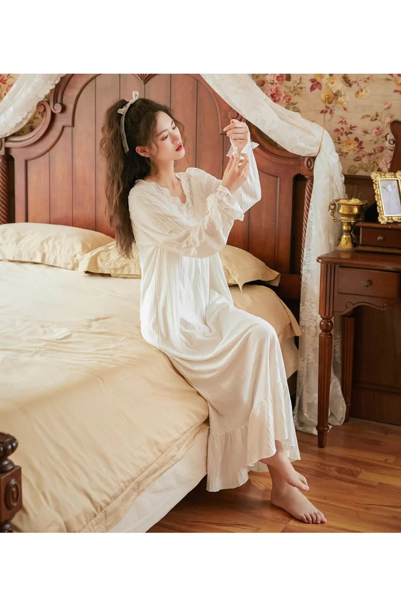 Women's Elegant Lace Patchwork Long-Sleeved Nightdress Retro Sweet Princess Loose V-neck Jacquard Cotton White Pajama Dress
Women's Elegant Lace Patchwork Long-Sleeved Nightdress Retro Sweet Princess Loose V-neck Jacquard Cotton White Pajama Dress